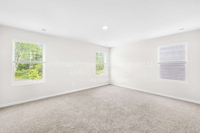 Building Photo - 2220 Belterra Dr