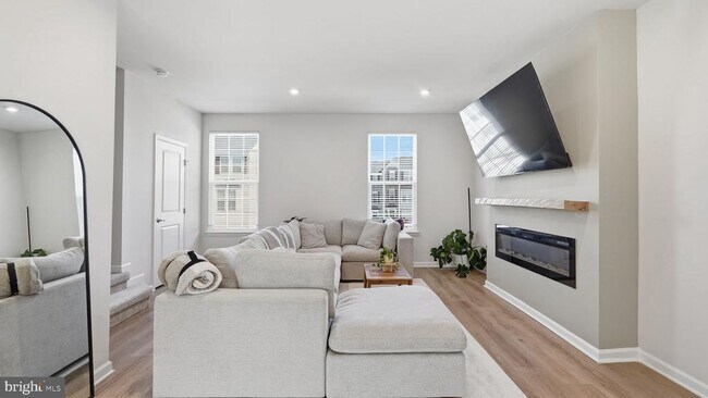 Building Photo - 1790 Scenic Lp