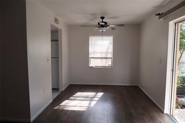 Building Photo - 10410 N Connechusett Rd