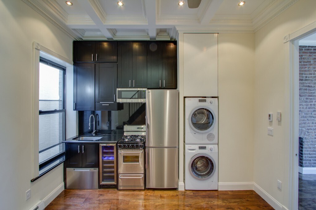 Building Photo - 15 W 103rd St