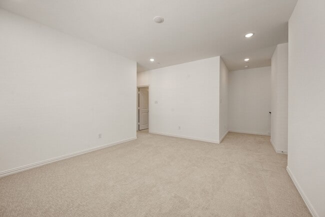 Building Photo - 8936 Magnet Dr