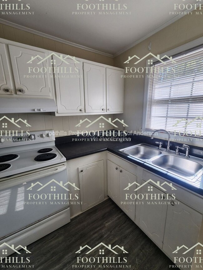 Building Photo - 203 Guthrie Rd