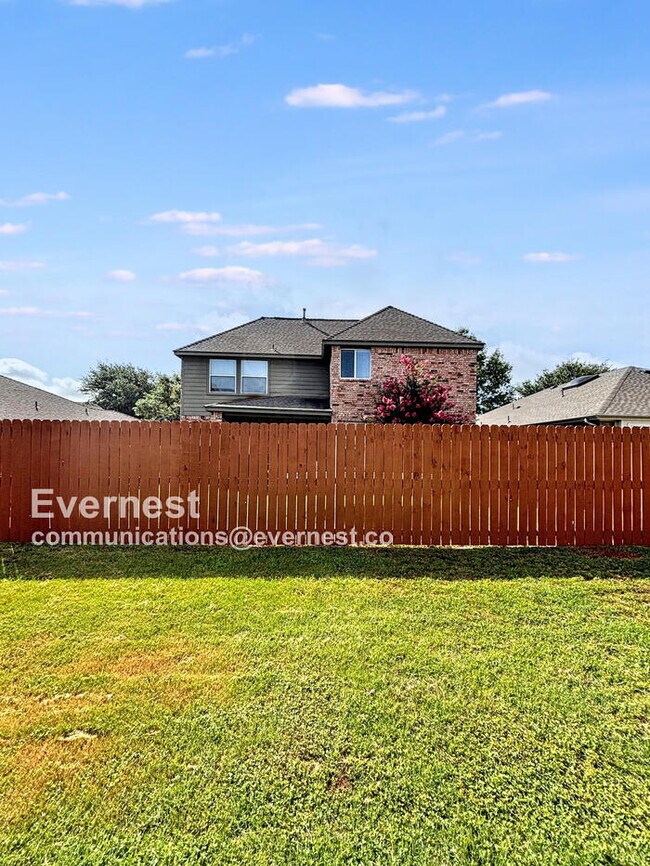 Building Photo - 12176 Walden Wood Dr