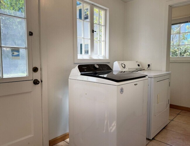 Building Photo - This is a Berkeley Lifestyle. | 3BR | 1.5BA | 1,450 SF | Just Steps from Campus