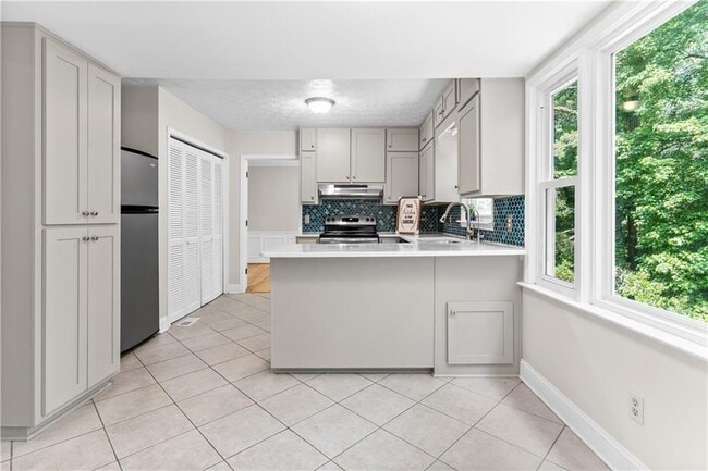Building Photo - 1428 Brookcliff Dr