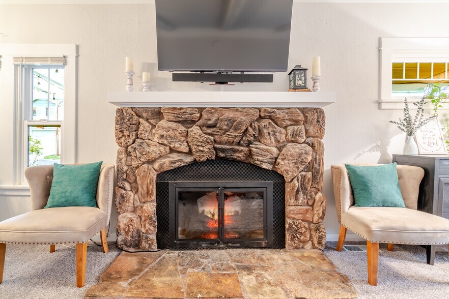 Building Photo - 200 W Arlington St