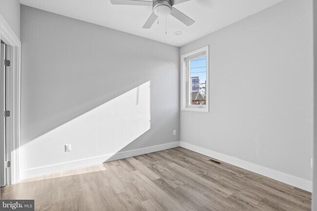 Building Photo - 2600 4th St NE