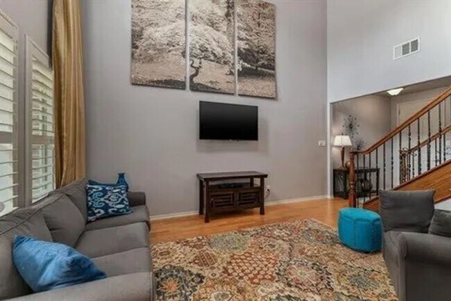 Building Photo - 2 Bed 2.5 Bath in Lewisville