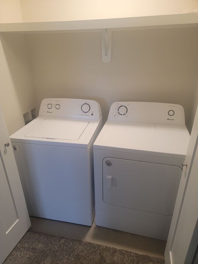 Building Photo - 609 13th St