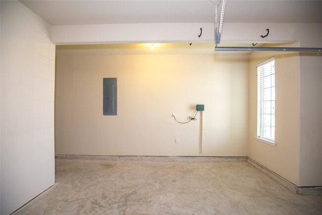 Building Photo - 311 Lockridge Hill Ln
