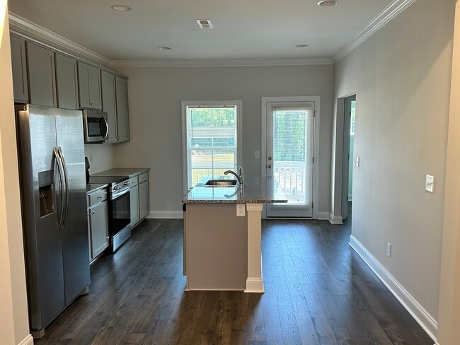 Kitchen - 579 Forestville Rd