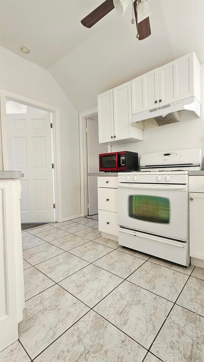 Building Photo - 86 W 34th St.