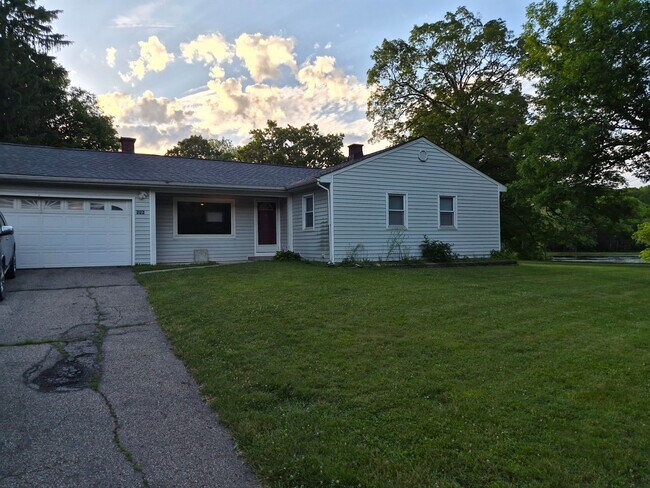 Building Photo - 686 N 26th St