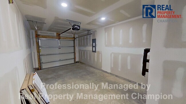 Building Photo - 3110 Lobelia Ln