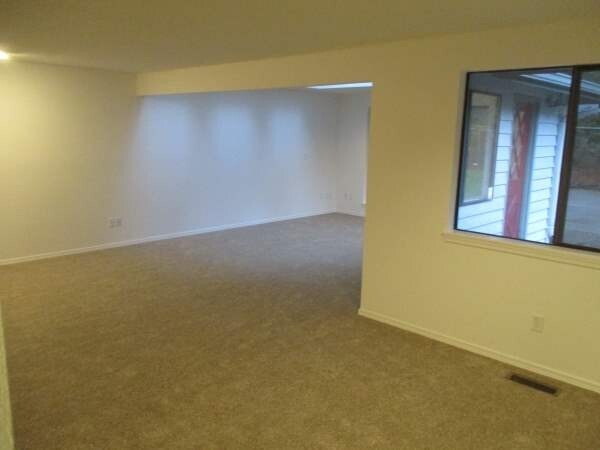 Building Photo - Wonderful 3 Bedroom Rambler in West Park E...