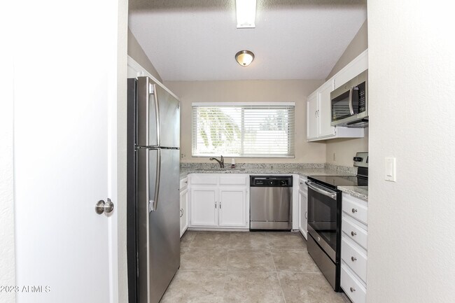Building Photo - 6016 W Desert Cove Ave