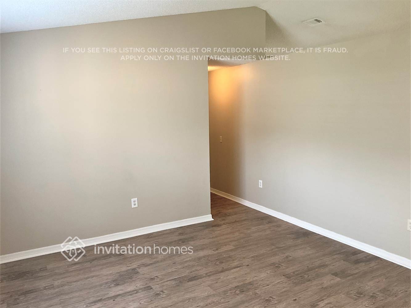 Building Photo - 2174 E Gloria Dr