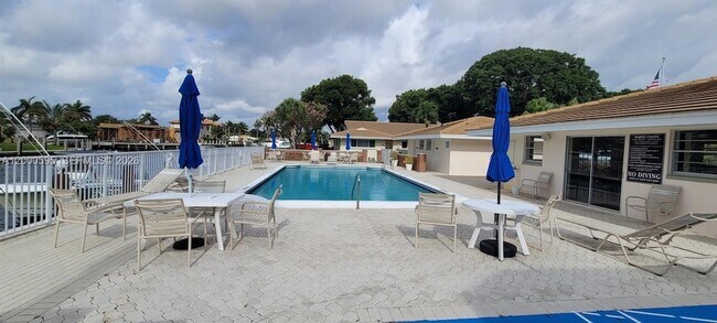 Building Photo - 1340 NE 28th Ave