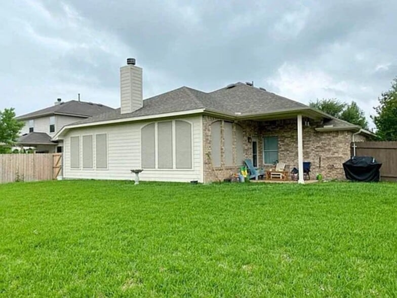 Building Photo - 3400 Trickling Springs Way