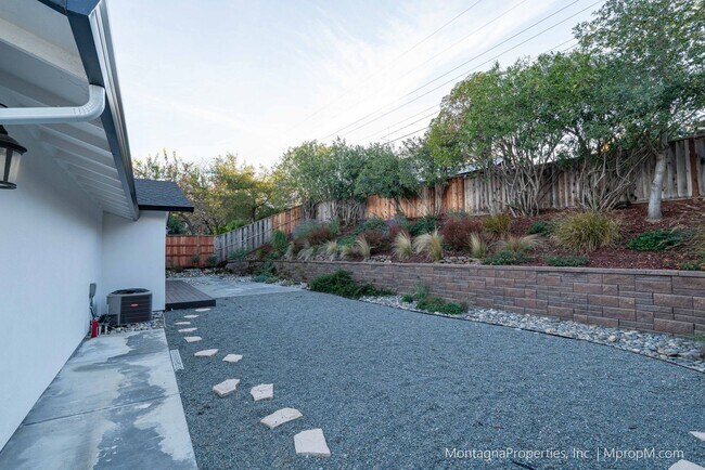 Building Photo - Los Gatos Single Story House on LARGE Lot updated in 2024!