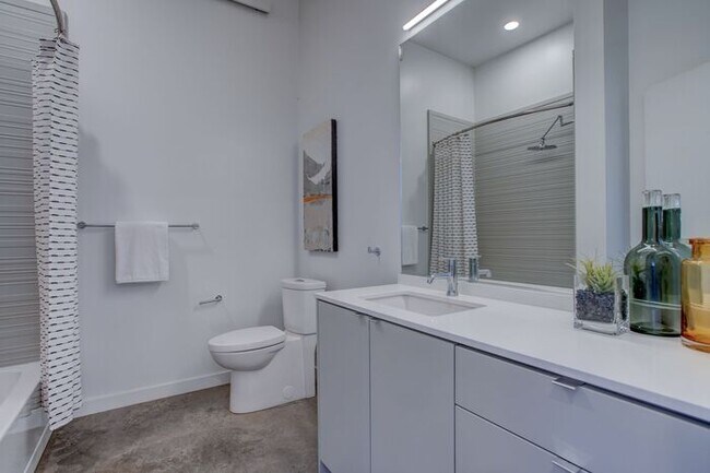 Building Photo - Luxury One Bedroom! Near Salt and Straw an...