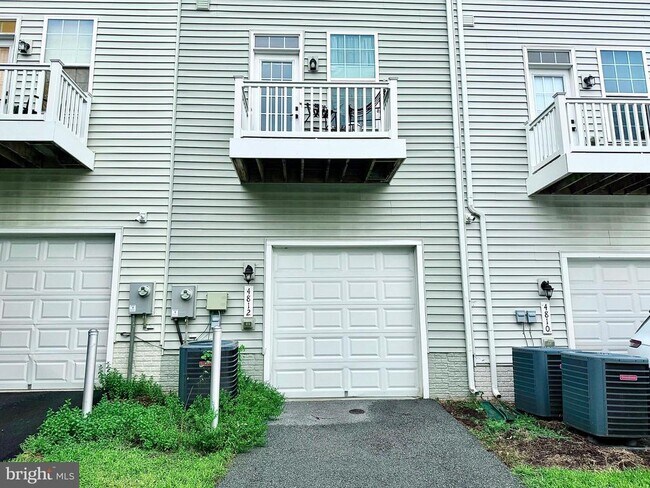 Building Photo - 4812 Crest View Dr