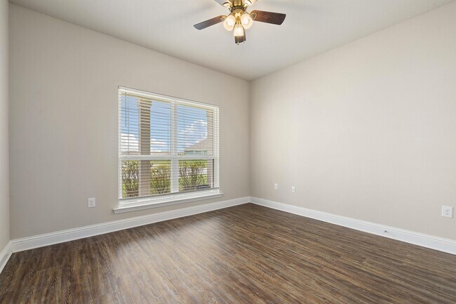 Building Photo - 9376 Swan Point Rd