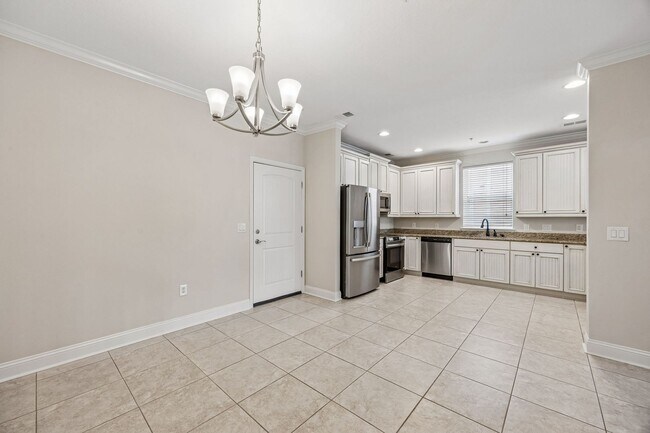 Building Photo - 3 bedroom 3.5 bath on island