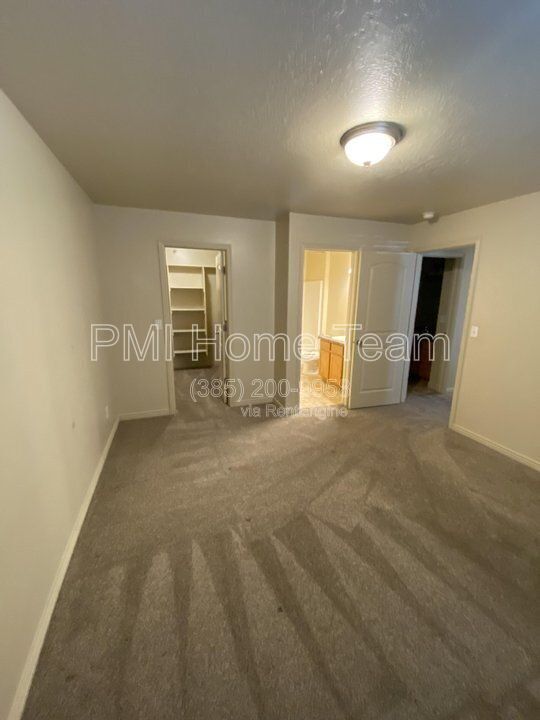 Building Photo - 2510 Charleston Ave