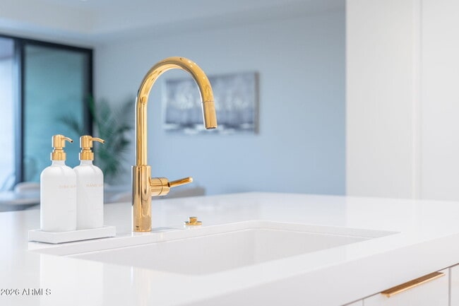 Building Photo - 6587 N Palmeraie Blvd