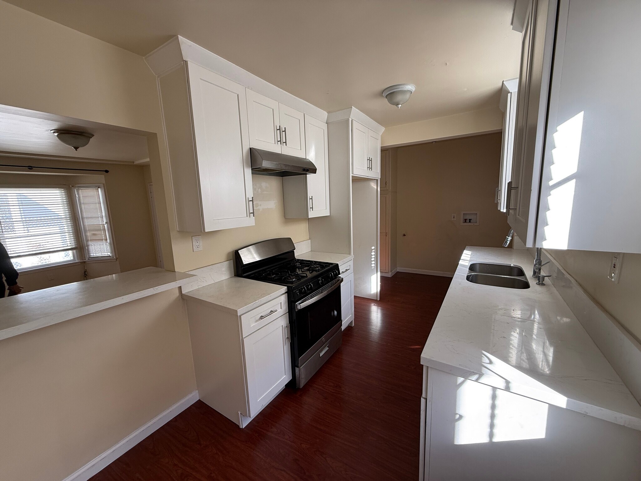 kitchen - 1914 Hauser Blvd