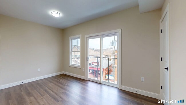 Building Photo - 2 Center St