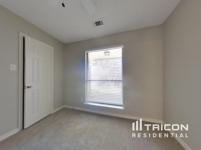 Building Photo - 4704 Wineberry Dr