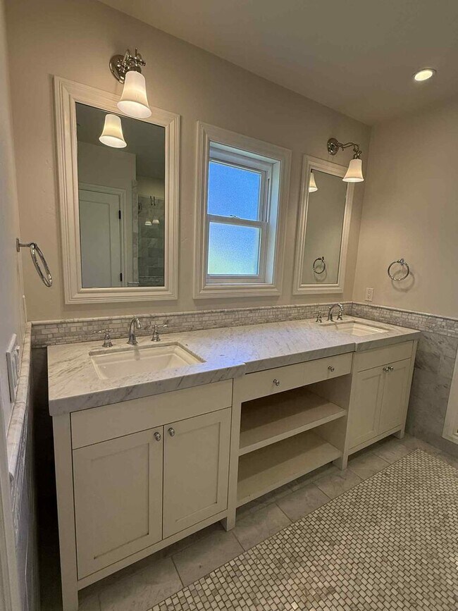 Building Photo - Redwood City Hillside Retreat – 4BR, 3BA w...