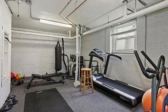 Building Photo - 122 W 39th St