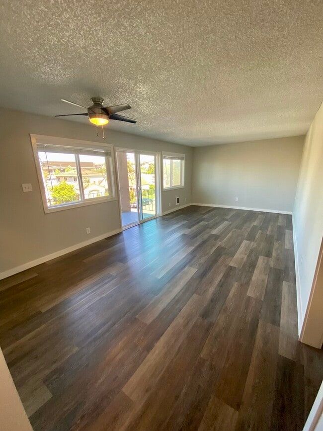 Building Photo - 540 Elm St