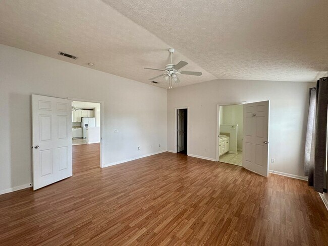 Building Photo - 423 15th St