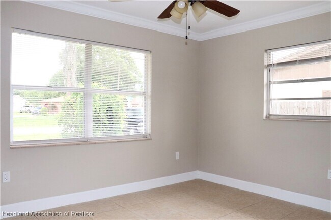 Building Photo - 2803 Pompano Dr