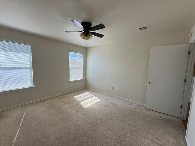 Building Photo - 241 Carriage Way