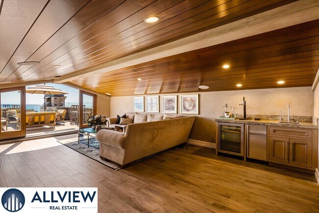 Building Photo - Stunning Beach House located on Newport Be...
