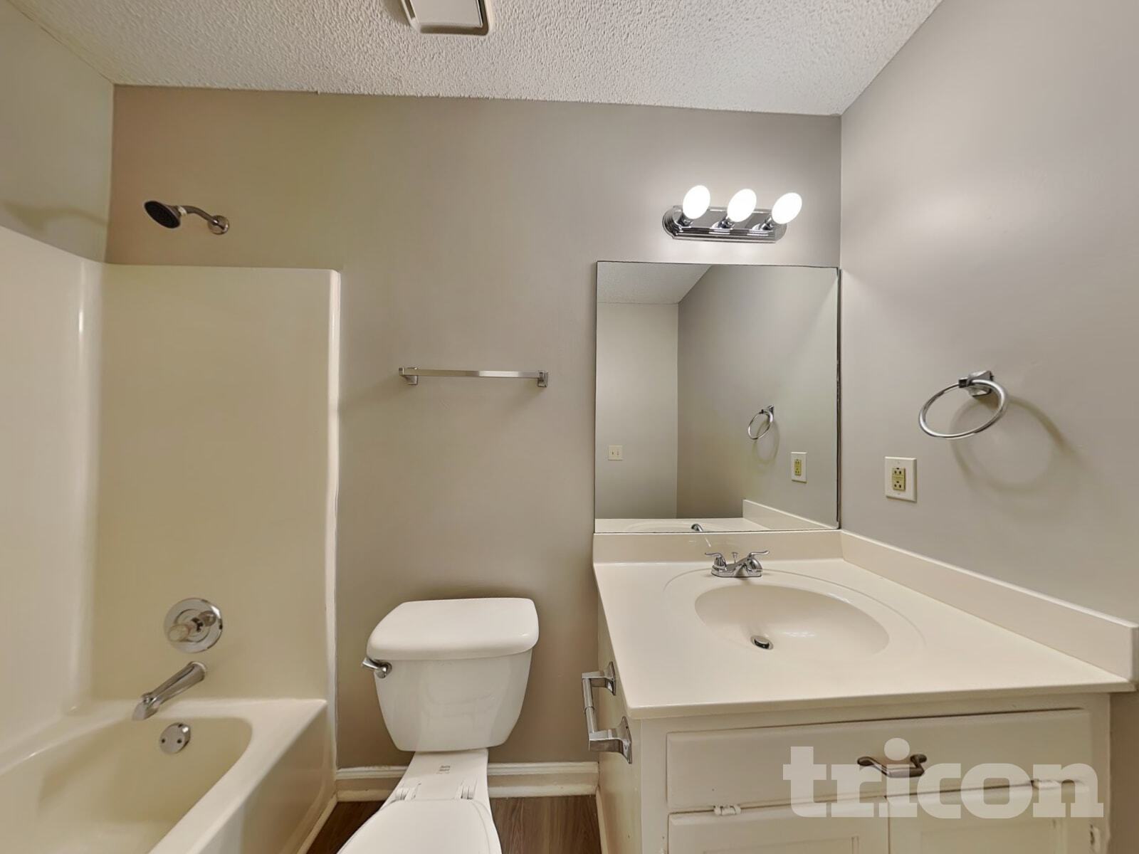 Building Photo - 5450 Bridle Dr