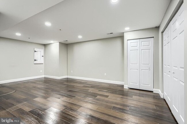 Building Photo - 601 Long Wall Dr