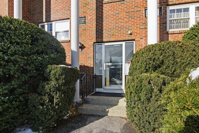 Building Photo - 39 Pleasant St