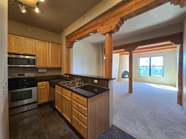 Building Photo - 1405 Vegas Verdes Dr