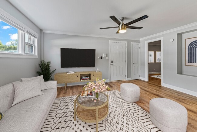 Building Photo - Updated 2 Bed in Lake Bluff | Parking Included | Pet Friendly | Top Schools