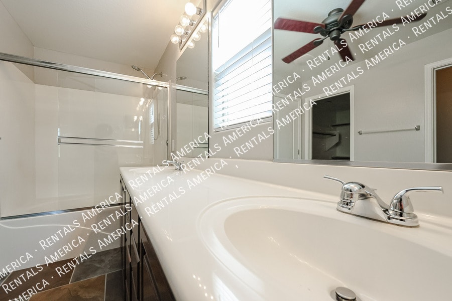 Building Photo - 2665 E Bart St