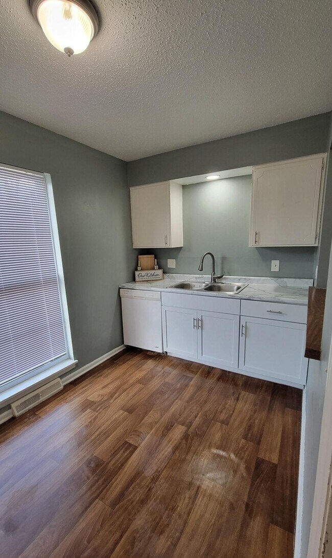 Kitchen - 8721 Countryshire Ln