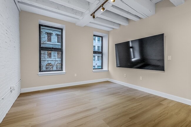 Building Photo - 67 Broad St