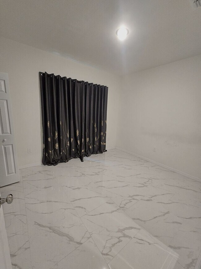 Building Photo - Brand-New Modern 2BR/1BA Home – Desirable Lehigh Location