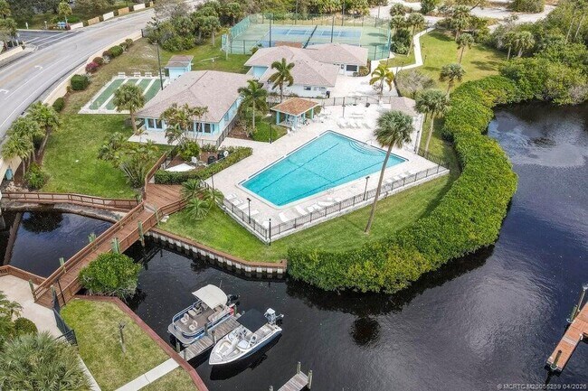 Building Photo - 1550 NE 13th Terrace